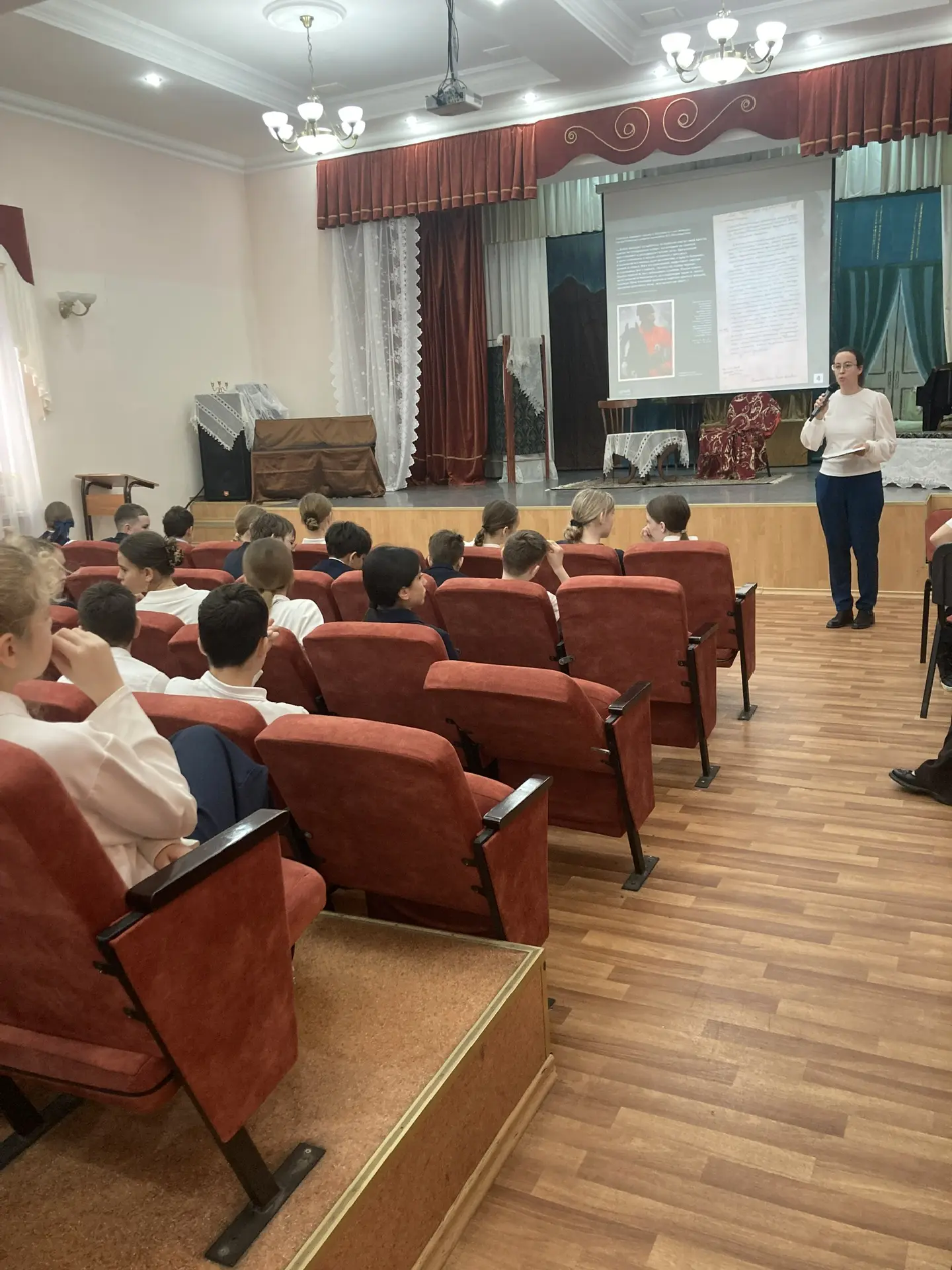 В рамках реализации грантового проекта «Оренбургский пегас», 11 декабря 2023 г. сотрудники Объединенного государственного архива Оренбургской области посетили Гимназию №2 г. Оренбурга.